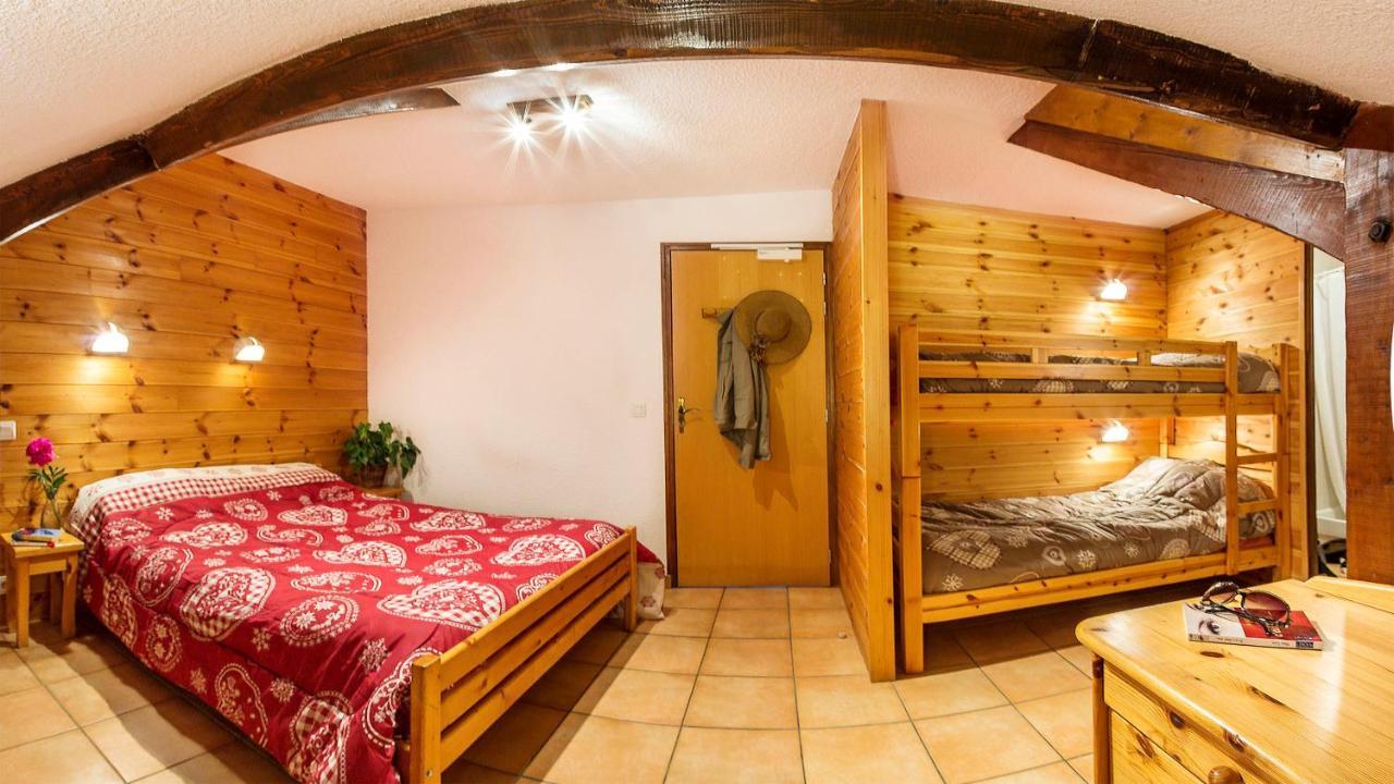 Hotel Restaurant Le Chamois Ancelle Bagian luar foto