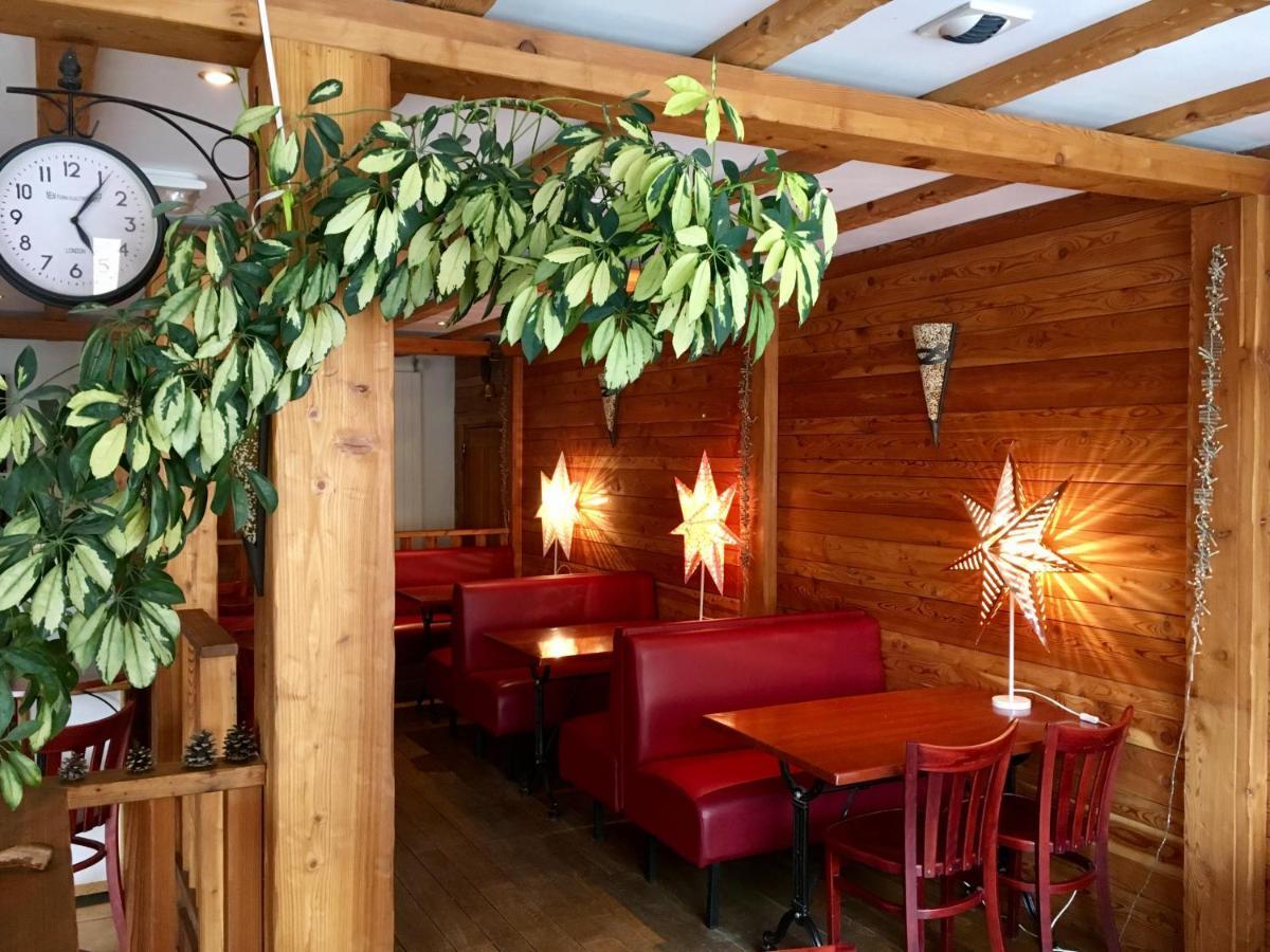 Hotel Restaurant Le Chamois Ancelle Bagian luar foto