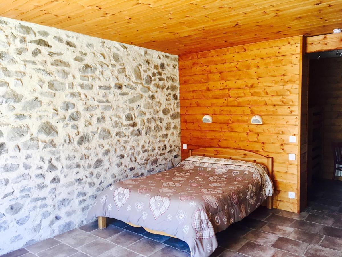 Hotel Restaurant Le Chamois Ancelle Bagian luar foto
