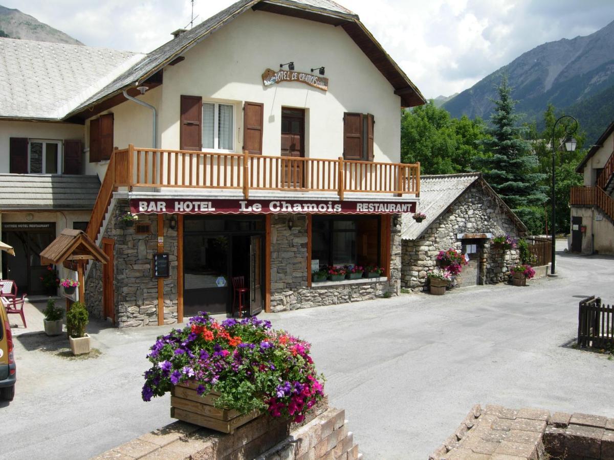 Hotel Restaurant Le Chamois Ancelle Bagian luar foto