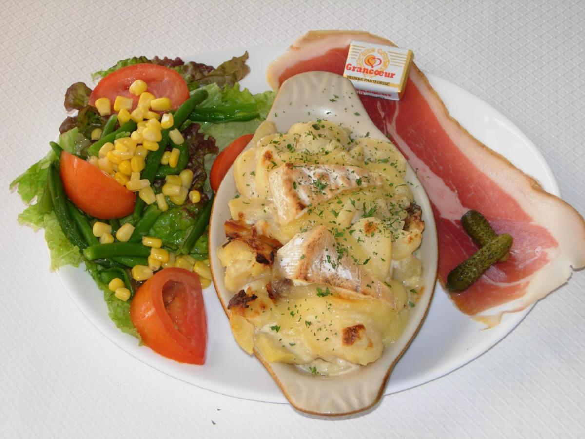 Hotel Restaurant Le Chamois Ancelle Bagian luar foto