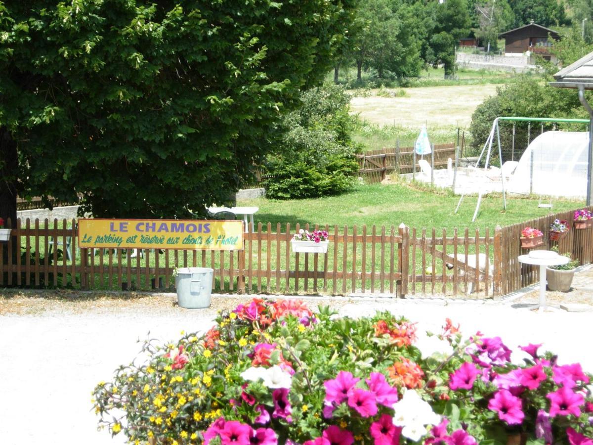 Hotel Restaurant Le Chamois Ancelle Bagian luar foto