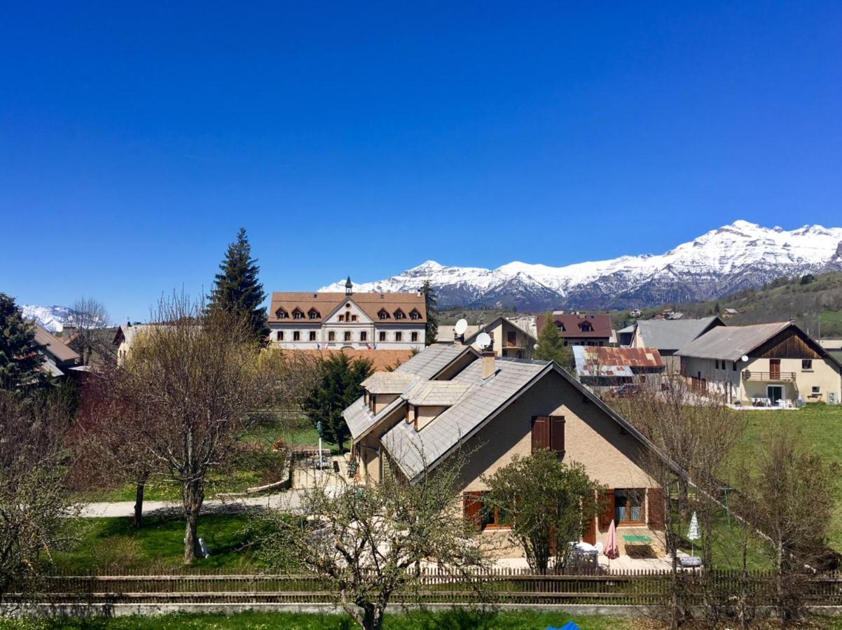 Hotel Restaurant Le Chamois Ancelle Bagian luar foto