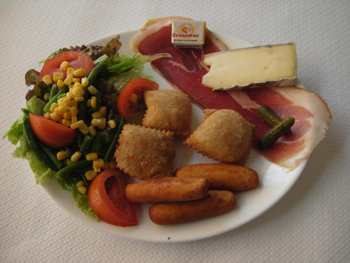 Hotel Restaurant Le Chamois Ancelle Bagian luar foto