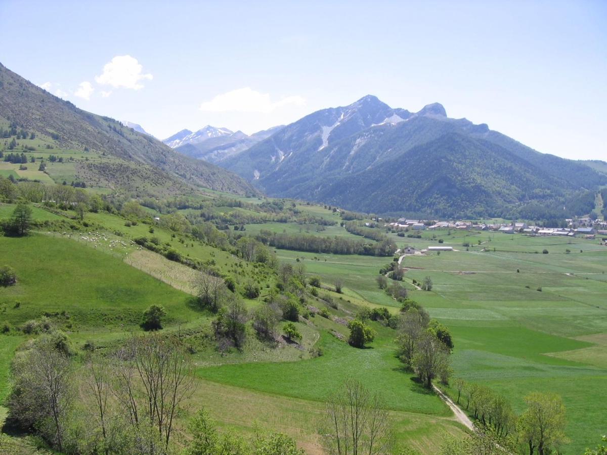 Hotel Restaurant Le Chamois Ancelle Bagian luar foto