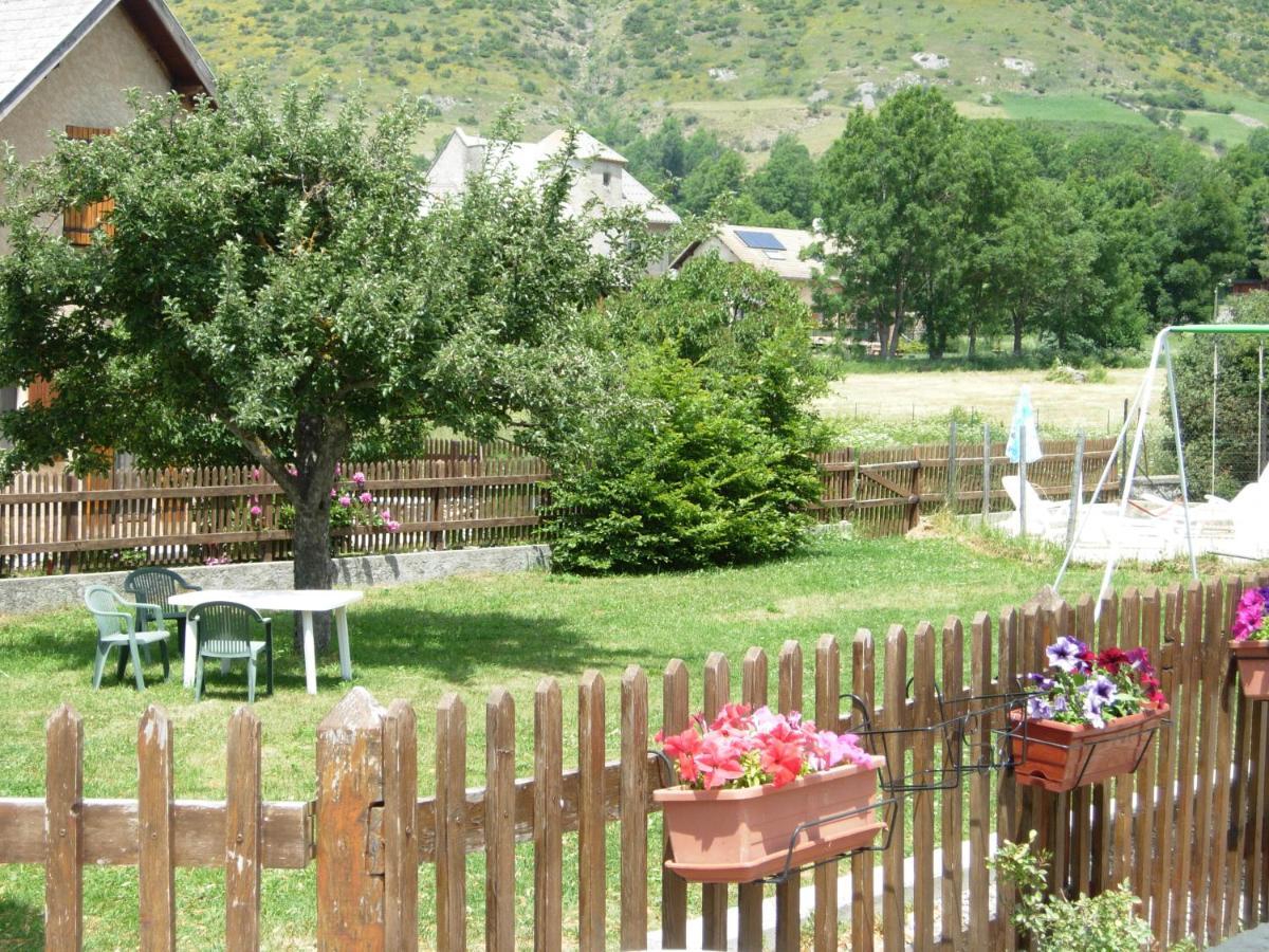 Hotel Restaurant Le Chamois Ancelle Bagian luar foto
